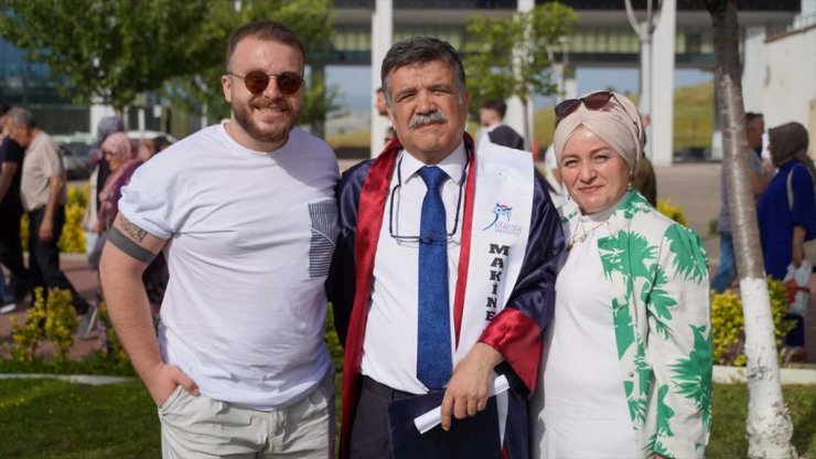 Karabük'te 60 yaşındaki makinist, üniversitede okuduğu bölümden birincilikle mezun oldu