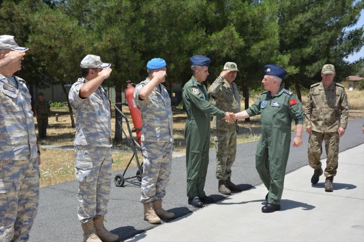 Hava Kuvvetleri Komutanı Orgeneral Kadıoğlu'ndan Mehmetçiğe bayram ziyareti