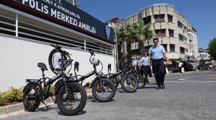 Edremit'te sahil güvenliği için elektrikli bisikletli polis timleri göreve başladı