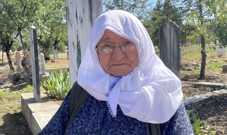 Oğlunun 25 yıl sonra "şehit" sayılması üzerine mahalleliye yemek ikram etti