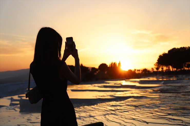 Pamukkale'yi 4 günde yaklaşık 32 bin ziyaretçi gezdi