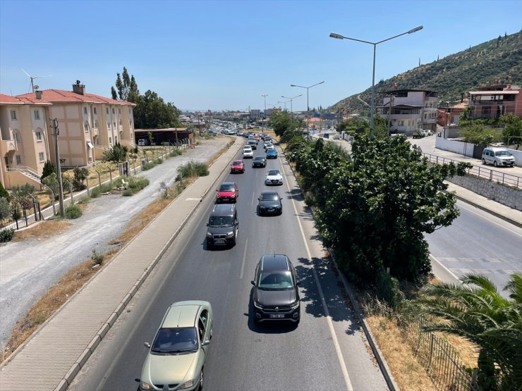 Aydın'da tatilcilerin dönüş yolunda yoğun trafik