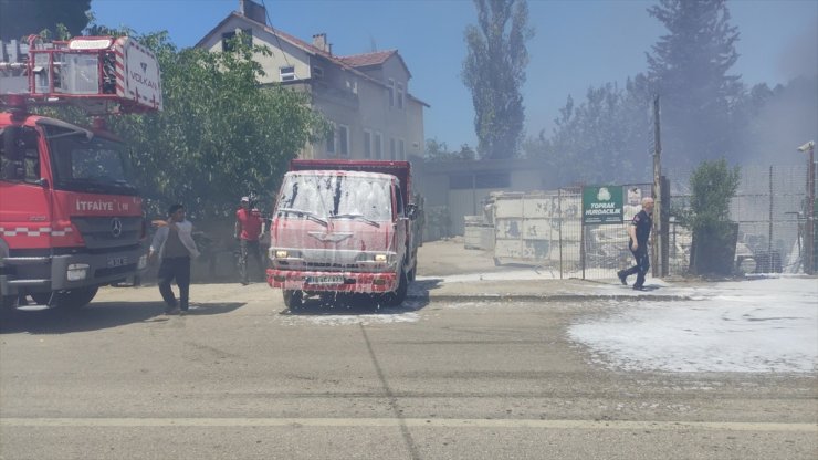 Bursa'da geri dönüşüm tesisinde çıkan yangın söndürüldü