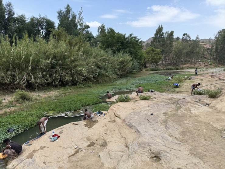 Etiyopya'da iç savaştan etkilenen bölgede su ihtiyacı dere ve nehirlerden karşılanıyor