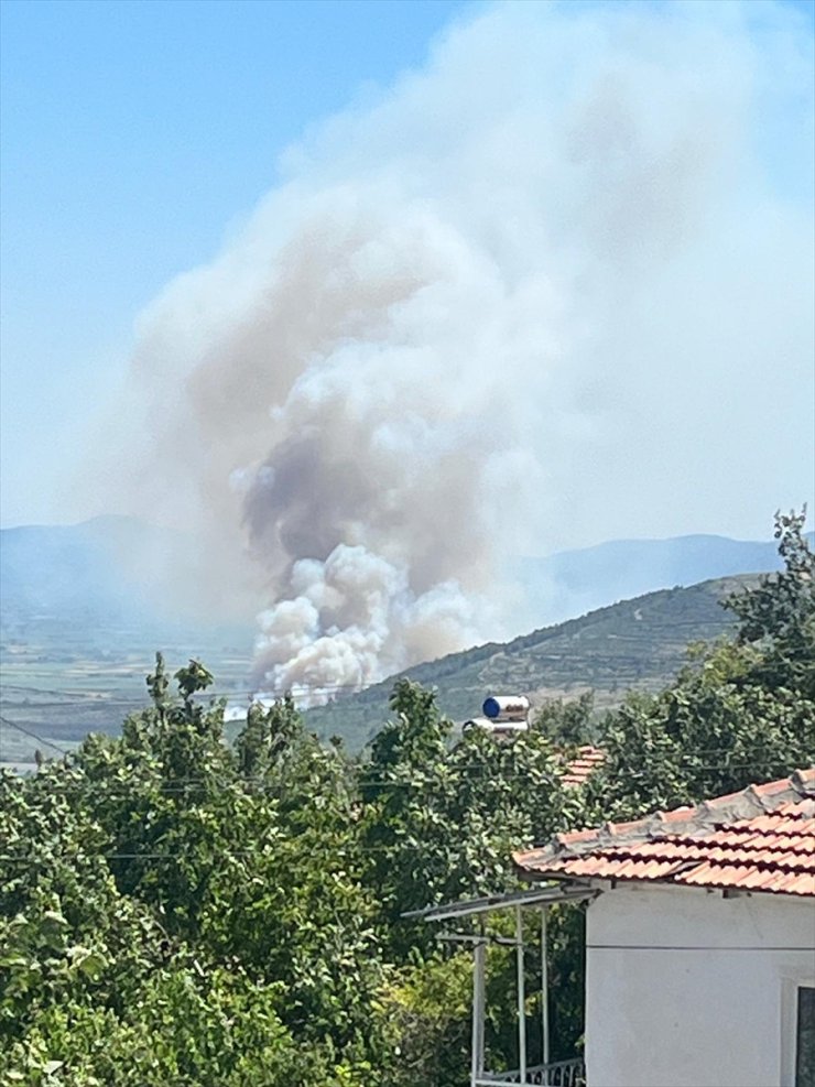 GÜNCELLEME - Manisa Soma'da çıkan orman yangını kontrol altına alındı