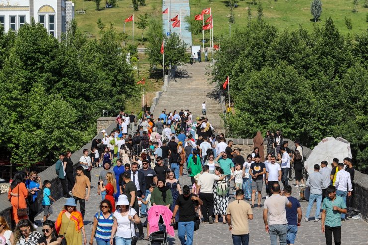 Medeniyetler şehri Diyarbakır'da bayram tatili hareketliliği yaşandı