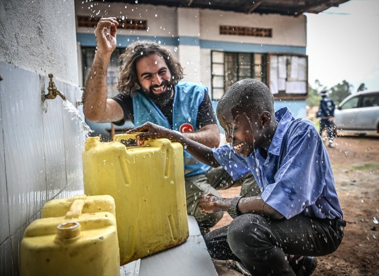 Sadece İnsan Uluslararası Yardım Derneği, Uganda'da 1066 su kuyusu açtı