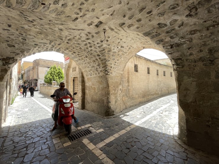 Şanlıurfa'da tarihi sokakların süsü "kabaltılar"