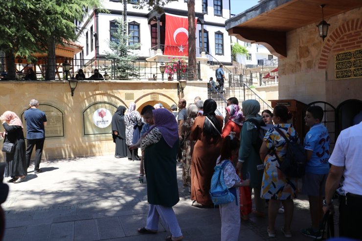 Şeyh Şaban-ı Veli Külliyesi'nde bayramın son günü yoğunluk yaşanıyor