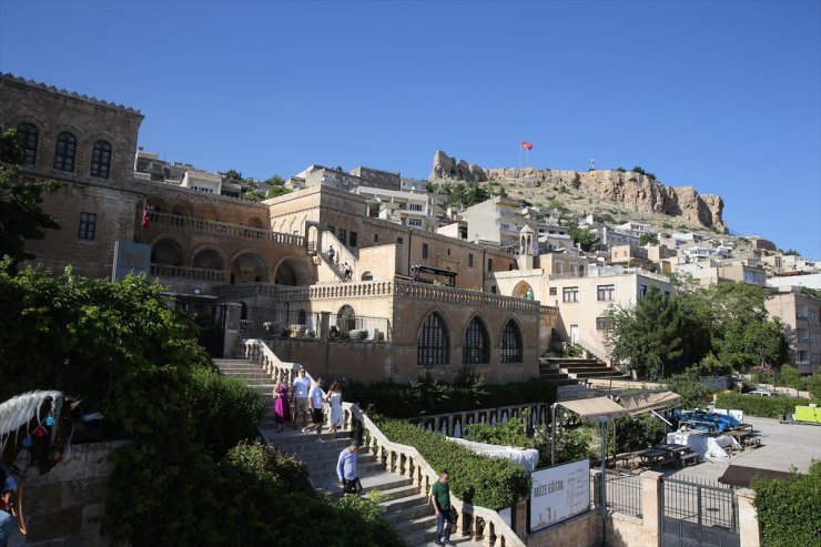 Tarihi Mardin Müzesi ziyaretçilerini medeniyetler yolculuğuna çıkarıyor