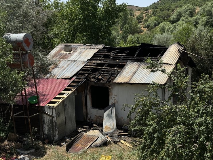 Bingöl'de çıkan yangında müstakil ev kullanılamaz hale geldi