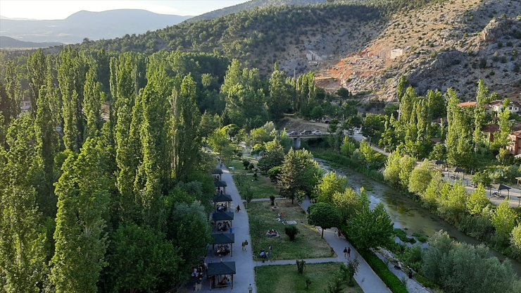 Çorum'da İncesu Kanyonu, bayram tatilinde ziyaretçilerin uğrak noktası oldu