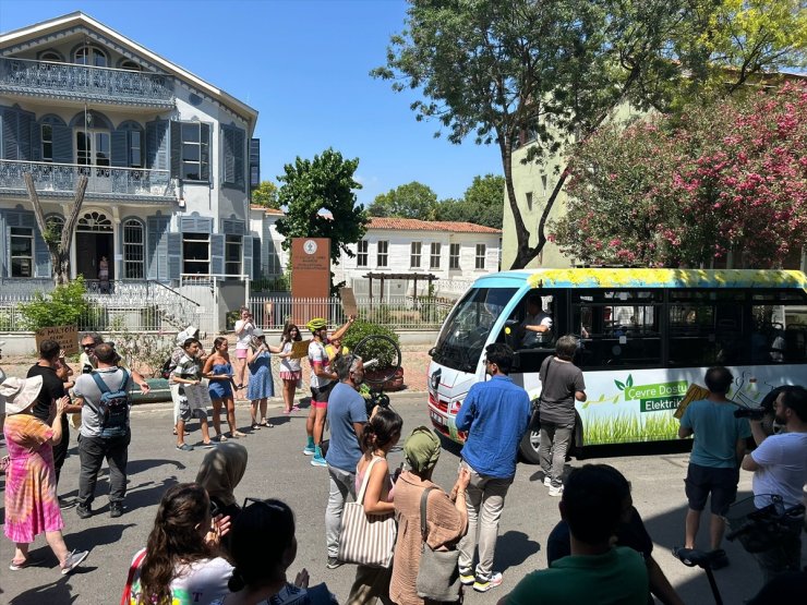 Adalar'da İETT'ye minibüs tepkisi sürüyor