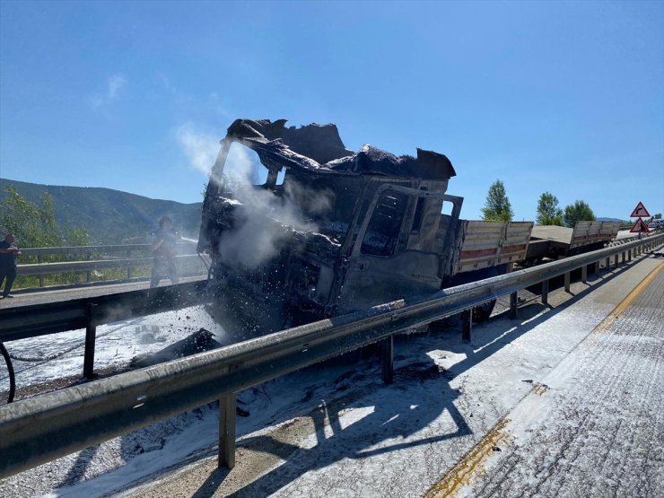 Çankırı'da tırdan düşen beton blokun çarptığı otomobilin sürücüsü öldü