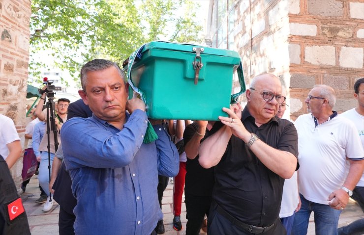 CHP Genel Başkanı Özel, Manisa'da cenaze törenine katıldı