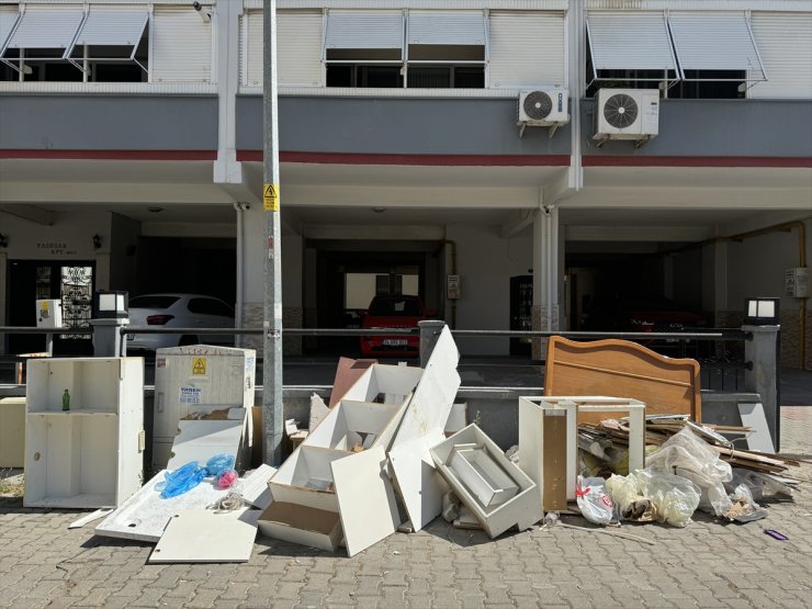 GÜNCELLEME - İzmir'de çıkan "moloz" kavgasında yönetici, apartman sakini tarafından öldürüldü