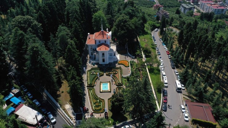 Trabzon'un tarihi ve turistik mekanlarında bayram tatili yoğunluğu sürüyor