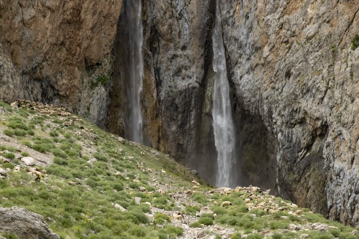 Tunceli'de 20 kilometrelik yürüyüşle ulaşılan saklı güzellik