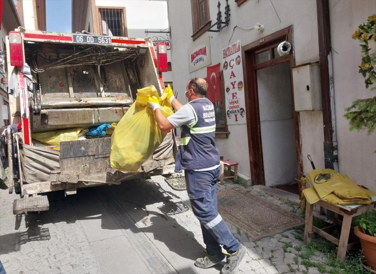 Başkentte belediye ekiplerinin temizlediği evden 2 kamyon çöp çıktı