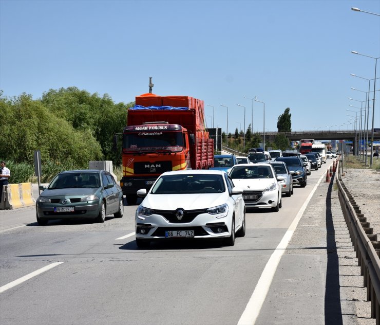 "Kilit kavşak" Kırıkkale'de bayram tatili dönüşü hareketliliği devam ediyor