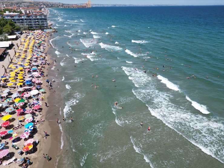 Edirne ve Tekirdağ'da tatilciler sahillerde yoğunluk oluşturdu