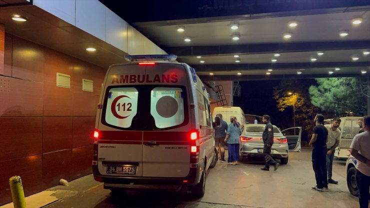 Bakırköy'de hastane bahçesinde çıkan silahlı kavgada 4 kişi yaralandı