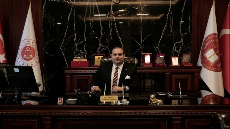 Bursa'da nefes borusuna yemek kaçan avukatı, başsavcı Heimlich manevrasıyla kurtardı