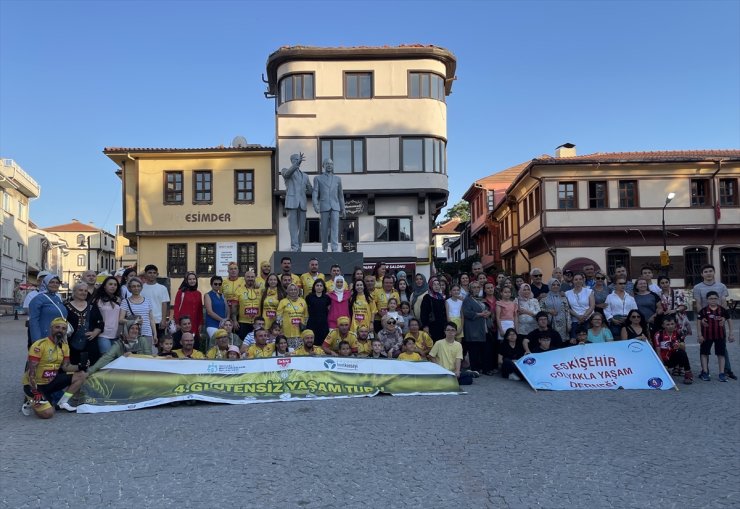 Çölyak farkındalığı için Kocaeli'den Ankara'ya pedal çeviren bisikletliler Eskişehir'e ulaştı