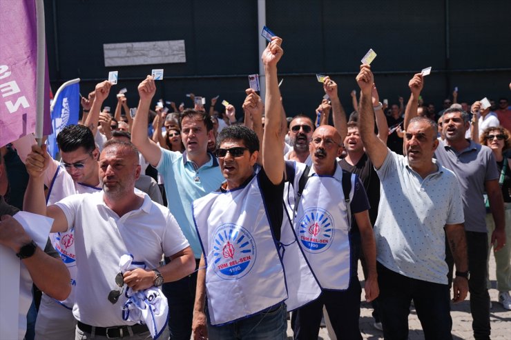 İzmir Büyükşehir Belediyesi memurları eylemlerini sürdürüyor