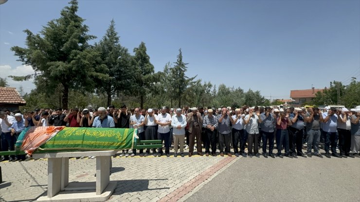 Konya'da silahla öldürülen kadının cenazesi defnedildi