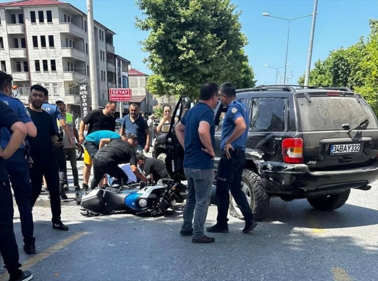 Sakarya'da cipe çarpan motosikletli ağır yaralandı