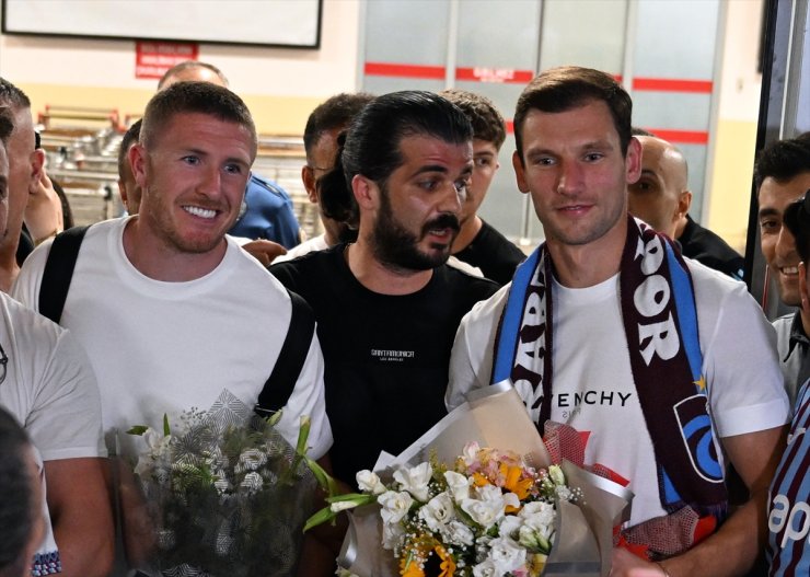 Trabzonspor'un transfer görüşmelerine başladığı Barisic ve Lundstram, Trabzon'a geldi