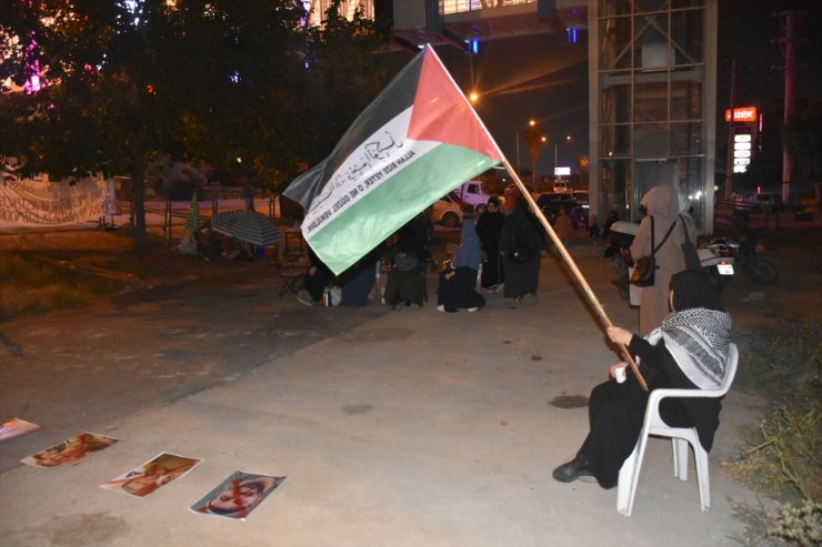 ABD Adana Konsolosluğu önünde Gazze'ye destek için oturma eylemi