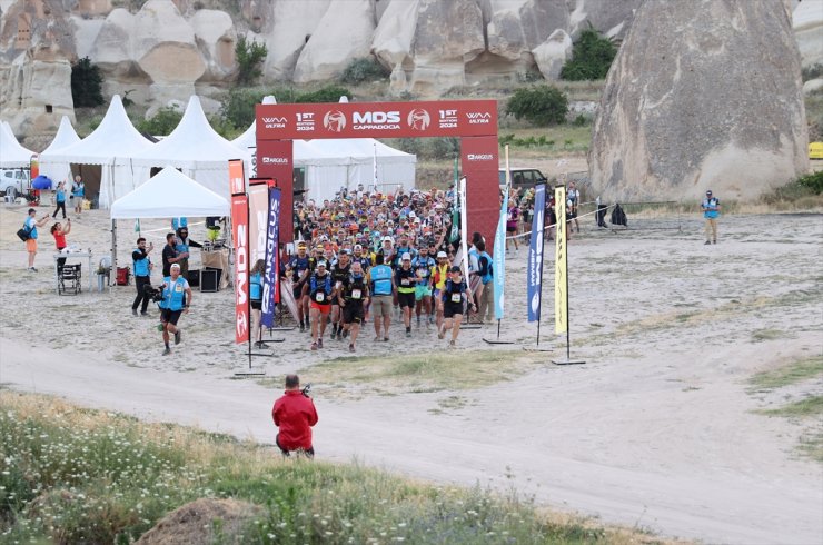 Kapadokya Çöl Maratonu'nda 30 kilometrelik koşu başladı