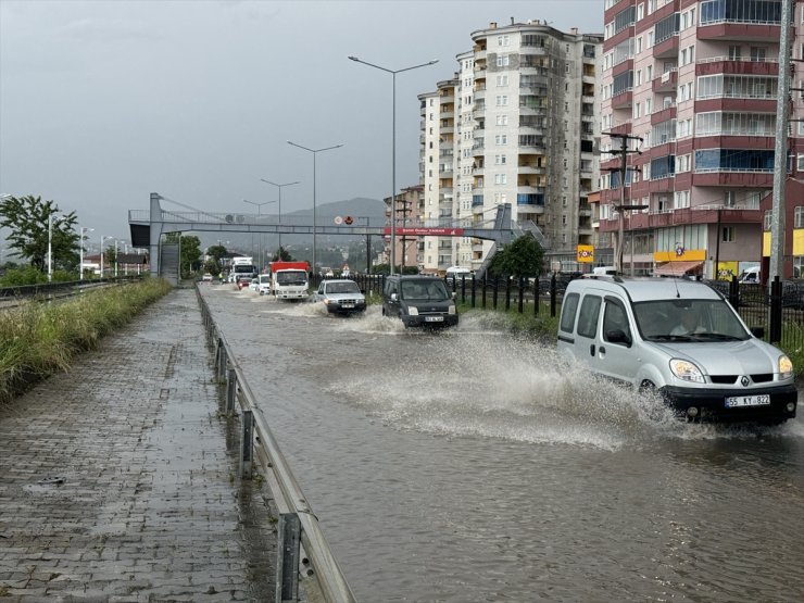 GÜNCELLEME - Rize'de şiddetli yağış etkili oluyor