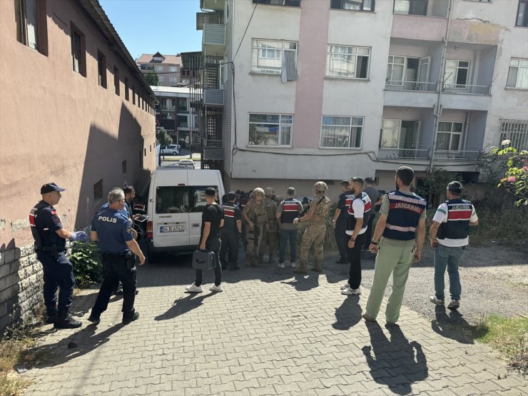 Sakarya'da göçmen kaçakçılığı operasyonunda 21 şüpheli gözaltına alındı