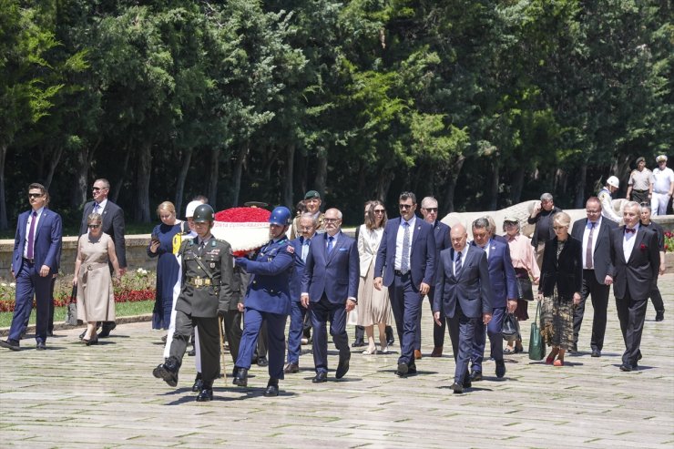 Estonya Cumhurbaşkanı Karis Anıtkabir'i ziyaret etti