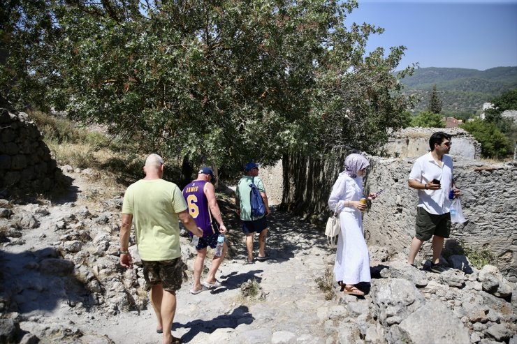 Fethiye'deki "Hayalet köy" turistlerin ziyaretleriyle canlanıyor