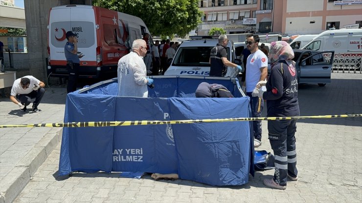 Adana'da silahla eşini öldüren şüpheli, bacanağı ve yoldan geçen 2 kişiyi de yaraladı