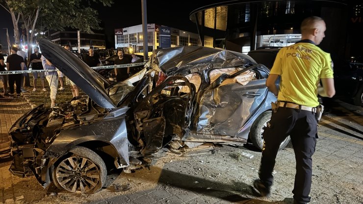 Bursa'da 2 otomobilin çarpıştığı kazada 1 kişi öldü