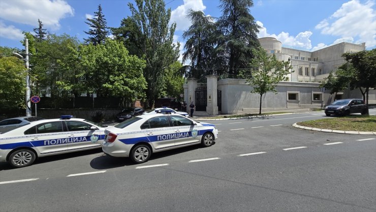 İsrail'in Belgrad Büyükelçiliği'ni koruyan jandarmayı arbaletle yaralayan saldırgan öldürüldü