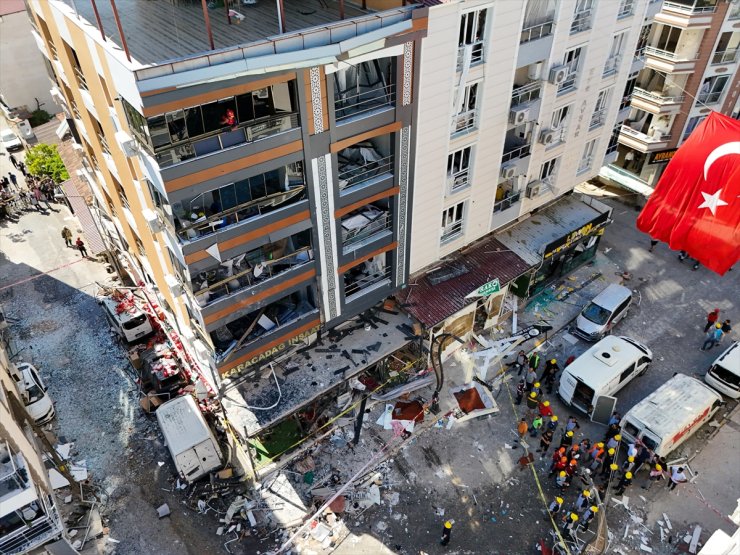 GÜNCELLEME - İzmir'de bir lokantada patlama meydana geldi, 4 kişi öldü