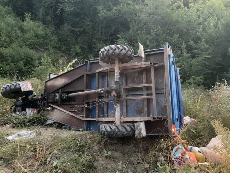 Karabük'te şarampole devrilen tarım aracındaki 1 kişi öldü, 6 kişi yaralandı