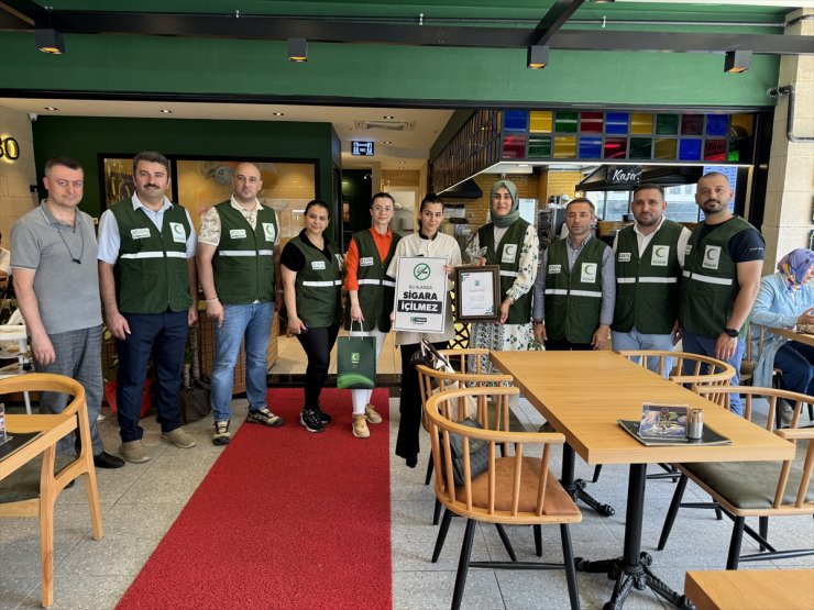 Rize'de iş yerinde tütün kullanımına izin vermeyen 5 işletmeci "Yeşilay gönül elçisi" oldu