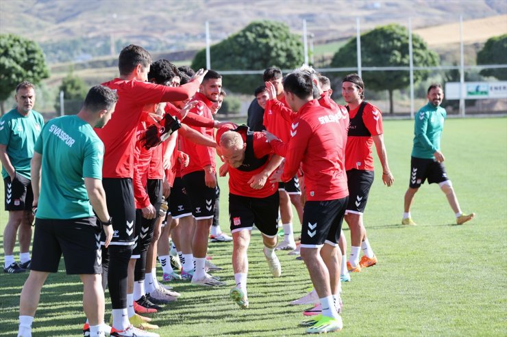 Sivasspor yeni transferlerle kadrosunu zenginleştirmek istiyor