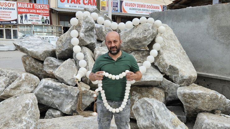 Çankırı'da kaya tuzundan 3 metre 33 santimetrelik dev tespih