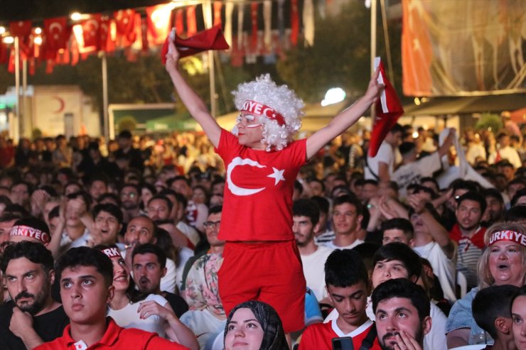 Türkiye-Avusturya maçı, Sakarya ve çevre illerde dev ekranlardan izlendi