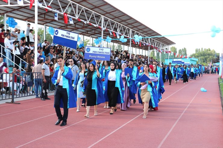 Van'da 5 bin 260 öğrenci mezuniyet sevinci yaşadı