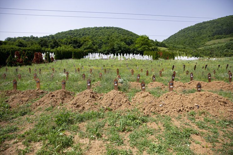 Bosna Savaşı'nın "isimsiz" kurbanları Visoko'daki mezarlığa defnediliyor