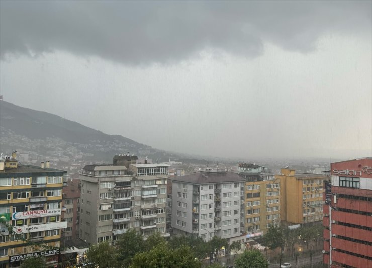 Bursa'da sağanak ve dolu etkili oldu